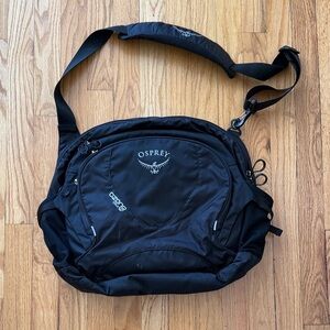 Osprey Black Ozone Courier Messenger Bag great pre owned condition
